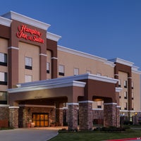 Foto diambil di Hampton Inn &amp;amp; Suites oleh Texas W. pada 11/4/2014