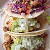 11/20/2012 tarihinde Mark S.ziyaretçi tarafından Surf &amp;#39;n Turf Tacos'de çekilen fotoğraf