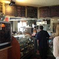 Photo prise au Recess Coffee House &amp;amp; Roastery par Laura N. le10/8/2012