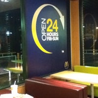 Foto tirada no(a) McDonald&amp;#39;s por Ben B. em 11/16/2012