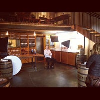 10/22/2012 tarihinde Lazerus K.ziyaretçi tarafından OOLA Distillery Bottle Shop'de çekilen fotoğraf