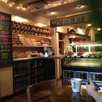 Foto tirada no(a) Green T Coffee Shop por Kate em 3/7/2013
