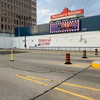 10/21/2019 tarihinde toisanziyaretçi tarafından Windsor-Detroit Tunnel Duty Free Shop'de çekilen fotoğraf