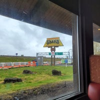 Photo taken at Shari&amp;#39;s Cafe and Pies by Kylin J. on 4/19/2022
