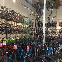 รูปภาพถ่ายที่ Bike Connection San Francisco โดย Alonzo เมื่อ 5/27/2018