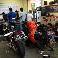 Photo taken at 219 Design (bikes) by 🙏สตึเว่น🙏 on 12/26/2012