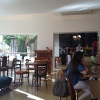Foto diambil di Mark&amp;#39;s Deli &amp;amp; Coffee House oleh Dayan V. pada 11/15/2012