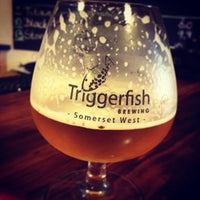 6/25/2013 tarihinde YARD #thedogsbollocks #thebitchstitsziyaretçi tarafından Triggerfish Brewing'de çekilen fotoğraf