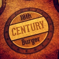 Снимок сделан в 18th Century Burger пользователем Majdi A. 12/4/2012