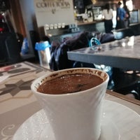 Photo taken at Coffeetopia Unique - İstanbul Kemerburgaz University by Cansu G. on 3/19/2019