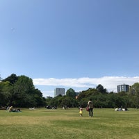 Photo taken at Shinjuku Gyoen by みーこ on 5/2/2019