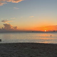Photo prise au The Westin Grand Cayman Seven Mile Beach Resort &amp;amp; Spa par Gary P. le3/22/2023