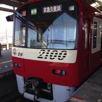 Photo taken at Keikyū Kurihama Station (KK67) by かっくん〜トリプルワーカー〜 on 5/1/2015