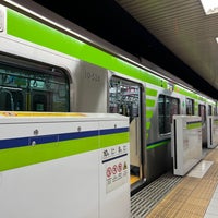 Photo taken at Keio New Line Shinjuku Station (KO01) by かっくん〜トリプルワーカー〜 on 3/12/2023