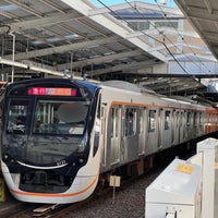 Photo taken at Ōimachi Line Jiyūgaoka Station (OM10) by かっくん〜トリプルワーカー〜 on 2/28/2023