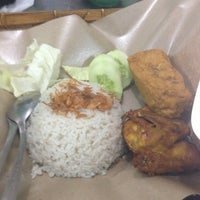 Review Nasi Uduk Lapangan Tenis