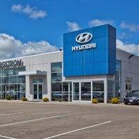 Foto scattata a Bergstrom Victory Lane Imports (Hyundai, Mazda, Mitsubishi &amp;amp; Nissan) da Craig R. il 11/14/2012