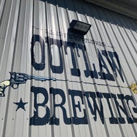 7/7/2020 tarihinde Madsterziyaretçi tarafından Outlaw Brewing'de çekilen fotoğraf