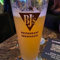 Photo taken at BJ&amp;#39;s Restaurant &amp;amp; Brewhouse by Madster on 2/6/2022