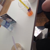 Foto scattata a Flavalanche Frozen Yogurt  &amp;amp; Bubble Tea da Idil Y. il 6/20/2014