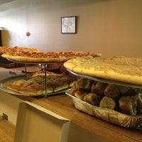 Снимок сделан в Turvino&amp;#39;s Pizzeria &amp;amp; Restaurant пользователем Michelle K. 11/20/2012