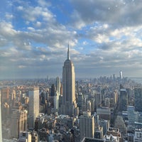 รูปภาพถ่ายที่ Bank of America Tower โดย Karen เมื่อ 8/10/2022