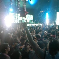 Photo taken at CREAMFIELDS BA (Oficial) by Alexs A. on 11/15/2012