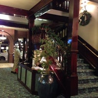Foto tomada en Historic Cary House Hotel  por Amber C. el 12/25/2013