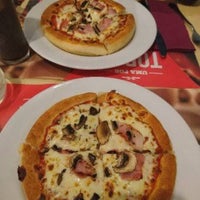Photo taken at Pizza Hut by Leandro R. on 10/1/2021