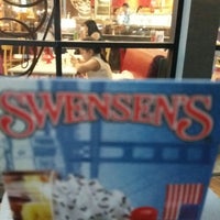 Photo taken at Swensen&amp;#39;s by kwang S. on 12/11/2017