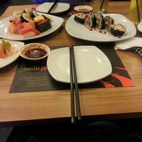 รูปภาพถ่ายที่ Sushi Joobu โดย Anjas K. เมื่อ 9/29/2012