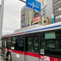 Photo taken at Meguro Sta. Bus Stop by 🎌敷島🎌@『ZBC-MUM1NAE』 on 11/20/2022