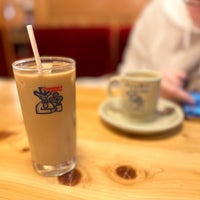 Photo taken at Komeda&amp;#39;s Coffee by 萌香 古. on 4/4/2023