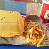 Photo taken at Burger King by Kemalcan K. on 11/18/2012