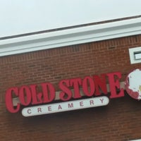 Photo taken at Cold Stone Creamery by Rick H. on 8/1/2016