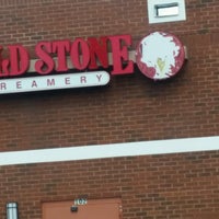 Photo taken at Cold Stone Creamery by Rick H. on 8/10/2016