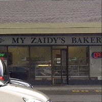 Photo taken at My Zaidy&amp;#39;s Bakery by JAY on 9/20/2012