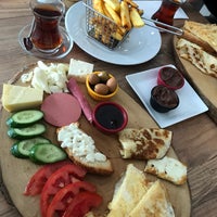 Photo taken at Le Brique Cafe Restaurant by Gözde Ç. on 10/8/2018