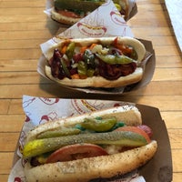 Снимок сделан в Chicago&amp;#39;s Dog House пользователем Andrew F. 9/23/2022