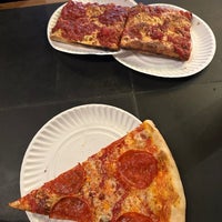 Foto scattata a Best Pizza da Andrew F. il 5/15/2024