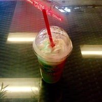 Photo taken at Bad Ass Coffee of Hawaii by RBST on 8/30/2016