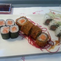 Photo prise au Hanami Sushi par Diana C. le11/28/2014
