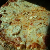 9/22/2012にAaron F.がThree Guys Pizza Pies - Southavenで撮った写真