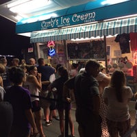 Foto diambil di Curly&amp;#39;s Ice Cream &amp;amp; Frozen Yogurt oleh Lance F. pada 7/13/2015