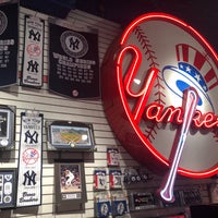 Photo taken at Yankees Clubhouse Shop by Hugo E. on 3/28/2018