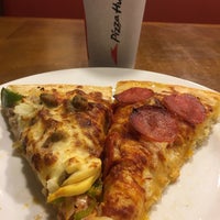 Photo taken at Pizza Hut by Fabio M. on 6/14/2017