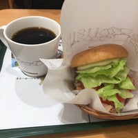 Photo taken at MOS Burger by Yasutoshi N. on 9/12/2018
