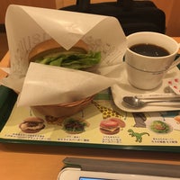 Photo taken at MOS Burger by Yasutoshi N. on 9/14/2017