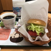 Photo taken at MOS Burger by Yasutoshi N. on 9/4/2019