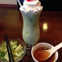 Photo taken at Hana Japanese Restaurant by Kwang_me on 3/12/2014